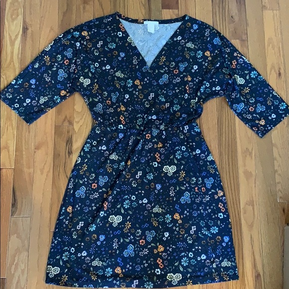 Cute floral dress perfect for spring and summer! - Picture 1 of 6